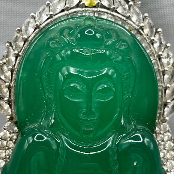 Mens Green Nephrite Guanyin hard stone pendant on 30 inch adjustable cord - Picture 7 of 11
